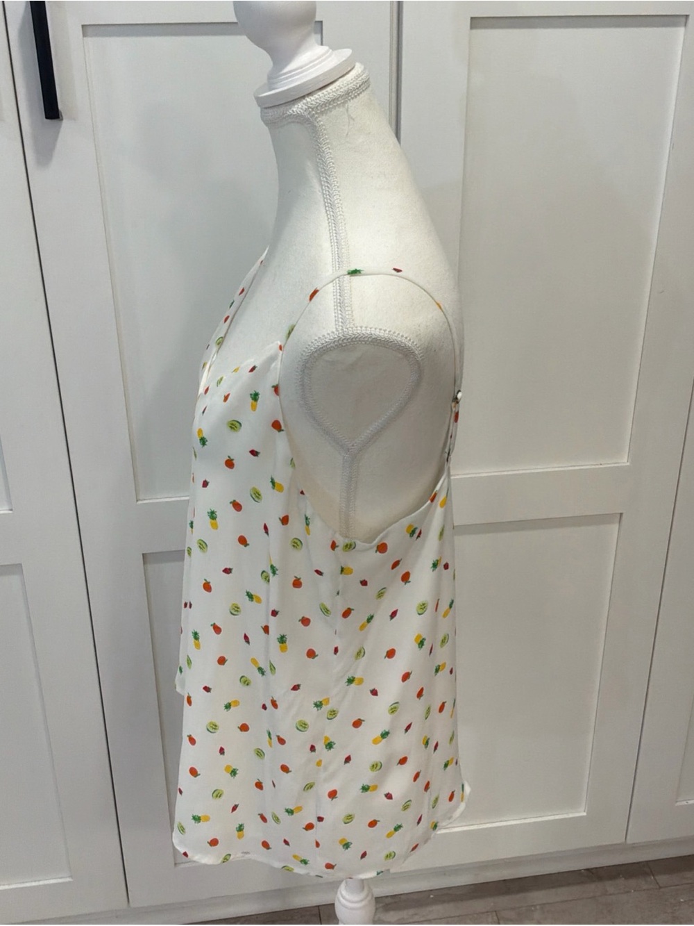 Socialite womens size M white fruit print scallop adjustable camisole tank top - Picture 6 of 12
